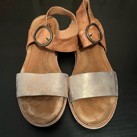 Sofft Women's Leather Bali Ankle Strap Sandals in the Color Luggage/Bronze - Picture 5 of 16